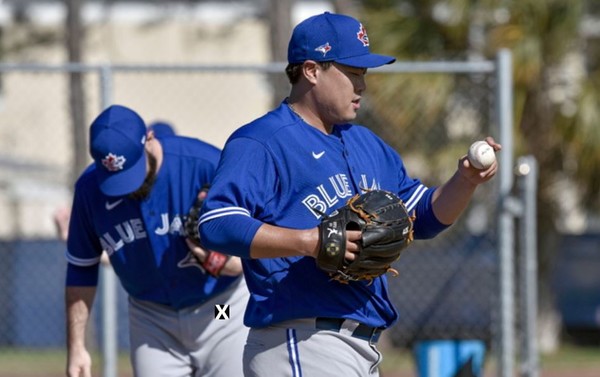 ▲ 불펜 투구 준비를 하고 있다. 사진제공=뉴시스