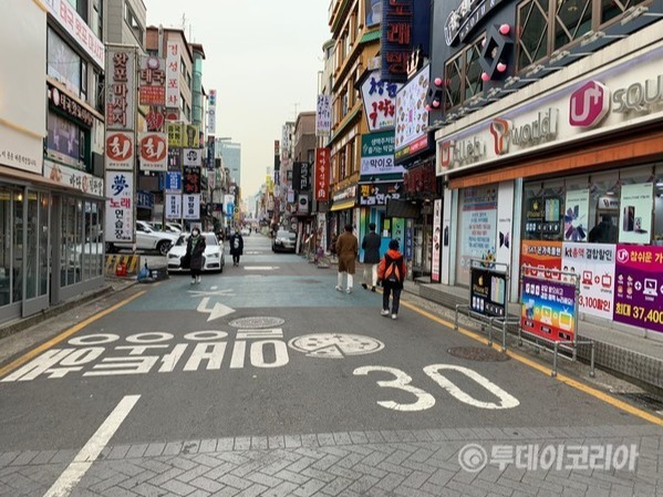 ▲  건국대학교 주변 거리가 썰렁하다. 사진=한지은 기자