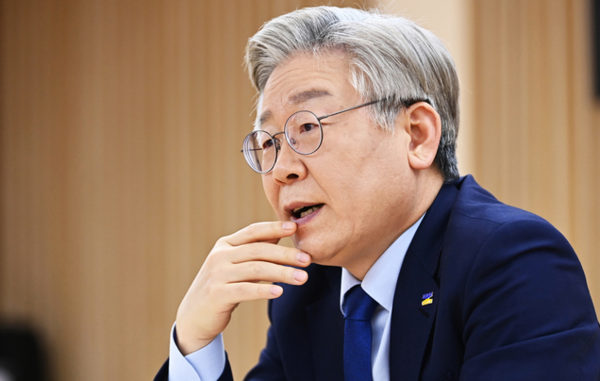 ▲ 이재명 경기도지사가 뉴시스와 가진 인터뷰에서 올해 역점사업에 대해 설명하고 있다. (사진=뉴시스)