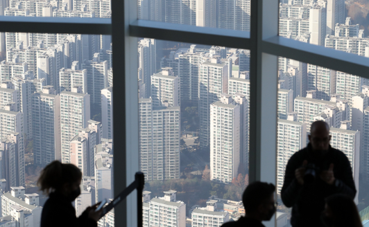 ▲ 서울 송파구 롯데월드타워 서울스카이에서 아파트 단지가 내려다보이고 있다.