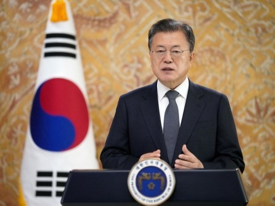 ▲ 문재인 대통령이 지난 7일 서울 그랜드 하얏트 서울에서 열린 ‘2021 서울 유엔 평화 유지 장관회의 개회식’에 영상을 통해 축사를 전하고 있는 모습. 사진=청와대