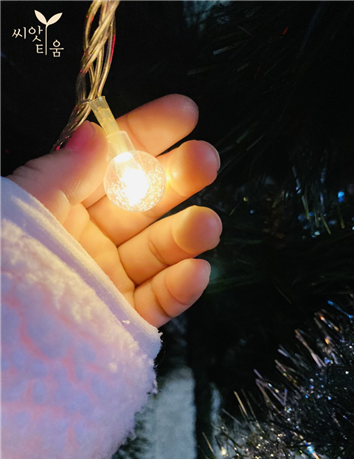 ▲ 권예서 어린이는 "이 세상 모든 아이들이 따뜻한 집에서 즐거운 성탄절을 보냈으면 좋겠다"고 말했다. 사진=류마리아 제공
