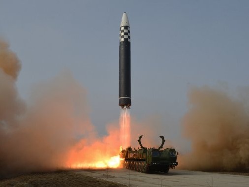 ▲ 북한 신형 대륙간탄도미사일(ICBM)인 '화성-17형'. 사진=평양 노동신문