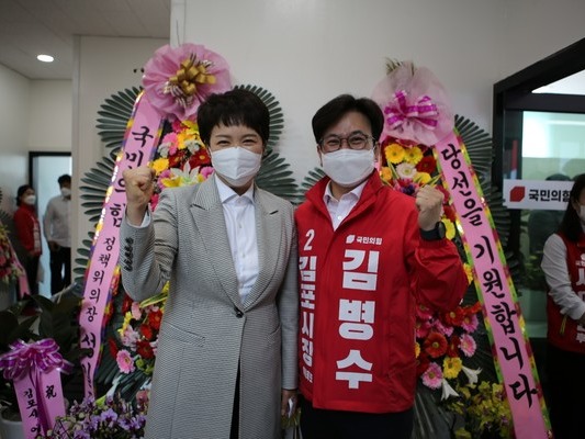 ▲ 김병수 국민의힘 김포시장 후보 선거사무소 개소식에 참석한 김은혜 국민의힘 경기도지사 후보. 사진=김병수 후보 캠프