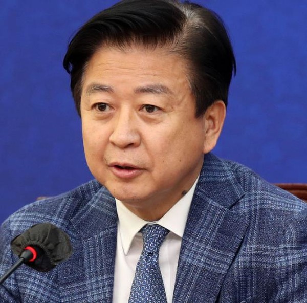 ▲ 노웅래 언론자유특별위원회 고문이 16일 오후 서울 여의도 국회 본청 더불어민주당 당대표회의실에서 열린 '언론자유특별위원회 발족식 및 1차 회의'에서 발언하고 있다. 사진=뉴시스