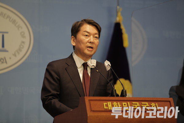 ▲ 안철수 국민의힘 당대표 후보가 10일 국회 소통관에서 기자회견을 열고, 전당대회 당대표 경선에서 자신을 지지해줄 것을 호소했다. 사진=투데이코리아DB
