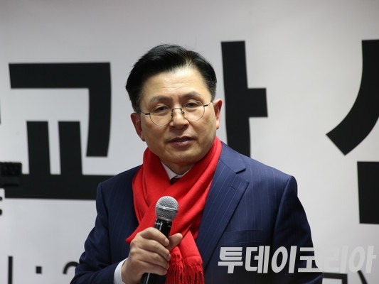 ▲ 황교안 전 미래통합당 대표가 19일 오후 3시 서울 영등포구 대하빌딩 9에서 열린 선거사무소 개소식에 참석해 연설하고 있다. 사진=투데이코리아