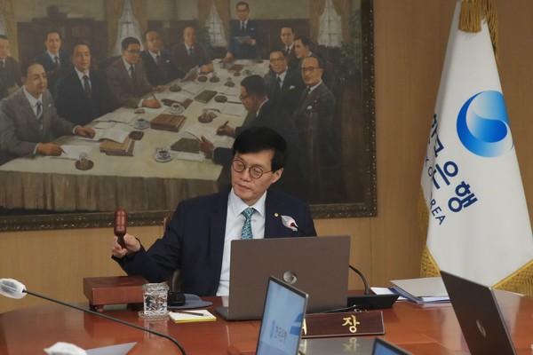 ▲ 이창용 한국은행 총재가 23일 오전 서울 중구 한국은행에서 열린 금융통화위원회 본회의에서 회의를 주재하고 있다. 사진=한국은행