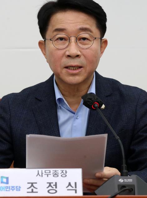 ▲ 조정식 더불어민주당 사무총장이 26일 오전 서울 여의도 국회에서 열린 기자 간담회에서 발언을 하고 있다. 사진=뉴시스