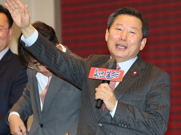 ▲ 이철규 국민의힘 국회의원이 지난 1월 강원 춘천시 스카이 컨벤션 웨딩 2층 대연회장에서 열린 국민의힘 강원도당 신년인사회에서 인사말을 하고 있다. 사진=뉴시스