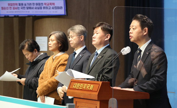▲ 국회 교육위원회 더불어민주당 간사인 김영호 의원이 28일 오전 서울 여의도 국회 소통관에서 열린 정순신 아들 학폭 관련 기자회견에서 발언하고 있다. 사진=뉴시스