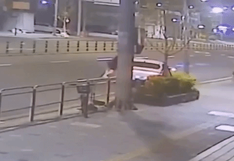 ▲ A씨가 B씨의 차량을 빼앗고 있다. 출처=KBS 보도화면