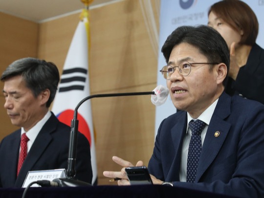 ▲ 유국희 후쿠시마 원전 오염수 '전문가 시찰단' 단장이 19일 오전 서울 종로구 정부서울청사에서 후쿠시마 원전 오염수 '전문가 시찰단' 파견 브리핑을 하고 있다. 사진=뉴시스