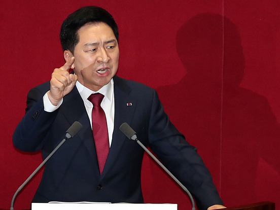 ▲ ▲ 김기현 국민의힘 대표가 20일 오전 서울 여의도 국회 본회의장에서 열린 제407회국회(임시회) 5차 본회의에서 교섭단체 대표연설을 하고 있다. 사진=뉴시스