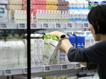 ▲ 서울 시내 한 대형마트에 우유 상품이 진열돼 있다. 사진=뉴시스