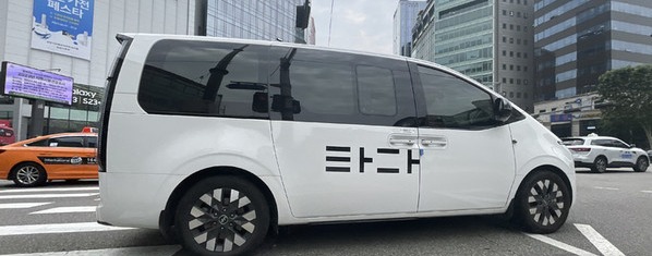 ▲ 서울 도심에서 타다 차량이 택시 사이로 운행을 하고 있다. 사진=뉴시스