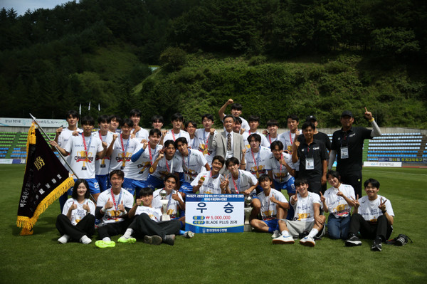 ▲ ‘제59회 백두대간기 추계 대학축구연맹전’에서 우승을 차지한 중앙대학교. 사진=한국대학축구연맹