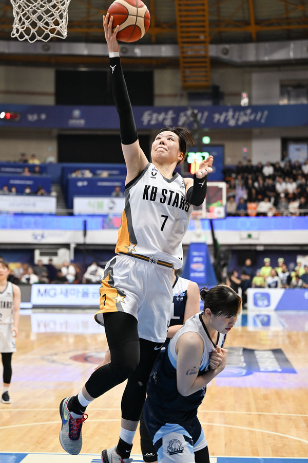 ▲ 여자프로농구 KB스타즈의 박지수. 사진=WKBL