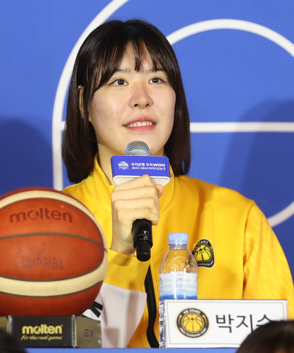 ▲ 우리WON 2023-2024 여자프로농구 개막 미디어데이에 참가한 KB스타즈 박지수. 사진=뉴시스