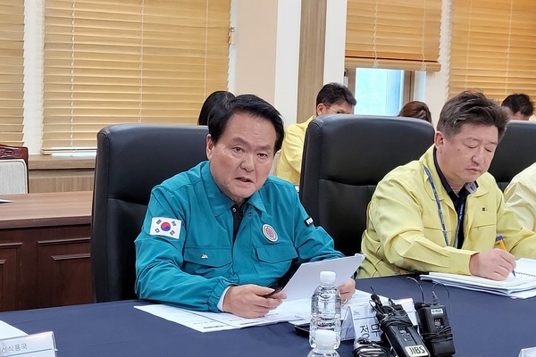 ▲ 22일 제주도청 백록홀에서 김희현 정무부지사가 일본 후쿠시마 원전 오염수 방류 결정에 따른 대응 단계를 현재 2단계인 '주의'에서 오는 24일부터 3단계인 '경계'로 격상을 밝히고 있다. 사진=뉴시스