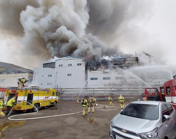 ▲ 인천 가좌동 공장서 발생한 화재. 사진=인천소방본부 제공