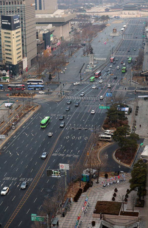 ▲ 설날인 10일 서울 세종대로가 한산한 모습을 보이고 있다. 사진=뉴시스