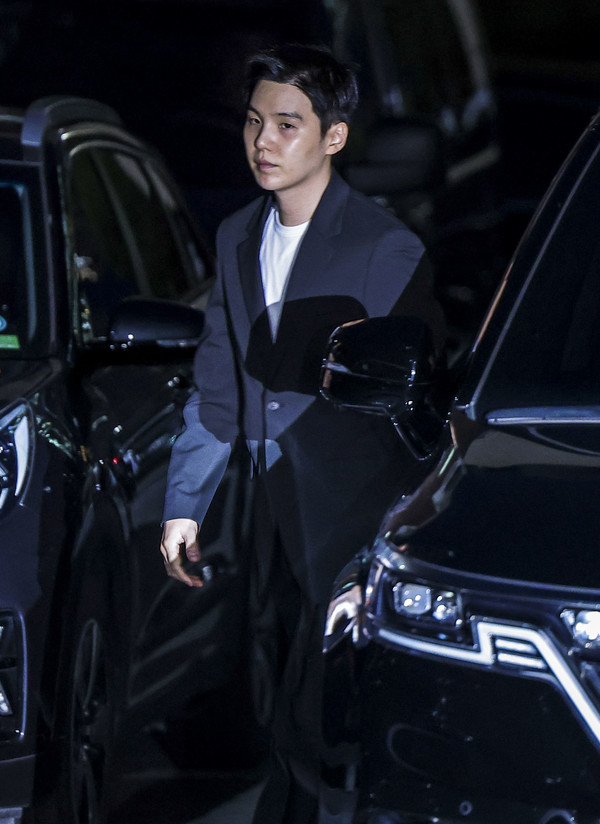 ▲ 전동 스쿠터 음주운전 혐의로 입건된 그룹 방탄소년단(BTS)의 슈가(민윤기)가 23일 서울 용산구 용산경찰서로 출석하고 있다. 2024.08.23. 사진=뉴시스