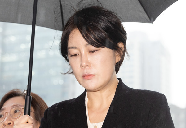 ▲ 음주운전 혐의로 입건된 문재인 전 대통령의 딸 문다혜 씨가 18일 서울 용산경찰서에서 열린 조사에 출석하고 있다. 사진=뉴시스