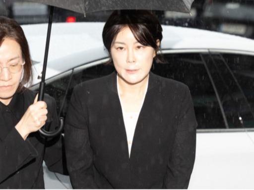 ▲ 음주운전 혐의로 입건된 문재인 전 대통령의 딸 문다혜 씨가 지난달 18일 서울 용산경찰서에서 열린 조사에 출석하고 있다. 사진=뉴시스