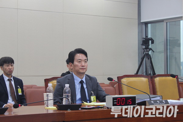 ▲ 박장범 KBS 사장 후보자가 20일 국회 과학기술정보방송통신위원회에서 열린 ‘KBS 사장 후보자 인사청문회’에 출석해 의원들의 질의를 듣고 있다. 사진=이기봉 기자