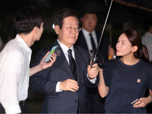 ▲ 이재명 더불어민주당 대표가 20일 서울 서초구 서울중앙지방법원에서 열린 '故김문기·백현동 허위 발언 공직선거법 위반 혐의' 관련 결심 공판을 마친 뒤 차량으로 이동하고 있다. 2024.09.20. 사진=뉴시스