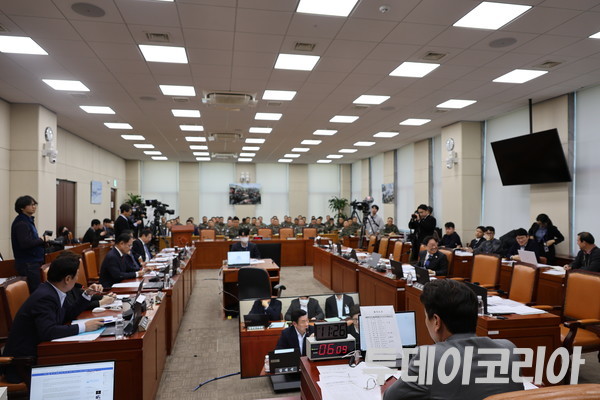 ▲ 10일 서울 여의도 국회에서 국방위원회 전체회의가 열리고 있다. 사진=투데이코리아