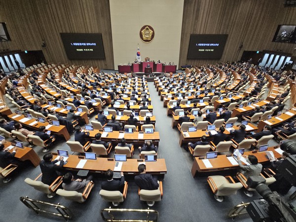 ▲박찬대 더불어민주당 원내대표가 14일 서울 여의도 국회에서 윤석열 대통령 탄핵소추안을 안건으로 열린 제419회 국회(임시회) 제4차 본회의에서 제안설명을 하고 있다. 사진=뉴시스
