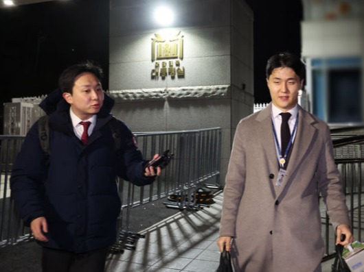 ▲ 대통령 경호처 서버 압수수색을 위해 17일 서울 용산 대통령실을 찾은 공조수사본부. 사진=뉴시스