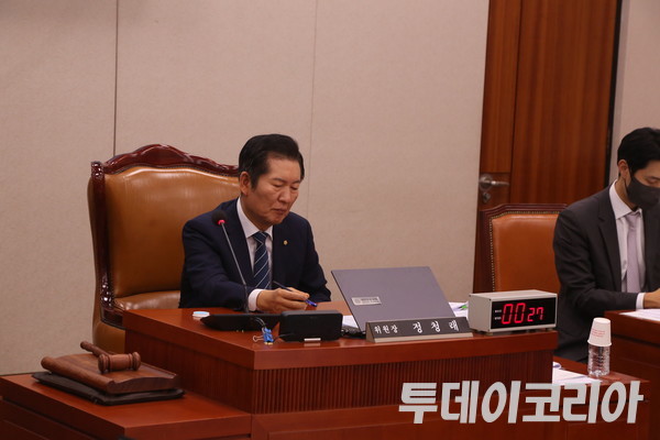 ▲ 지난 10월 15일 진행된 국회 법제사법위원회 국정감사에서 정청래 법사위원장이 발언하고 있다. 사진=투데이코리아