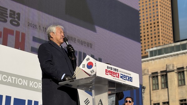 ▲ 전광훈 사랑제일교회 목사가 지난 11일 광화문 이승만에서 진행된 ‘윤석열 탄핵반대 국민대회’에 참여해 발언하고 있다. 사진=대한민국바로세우기국민운동본부