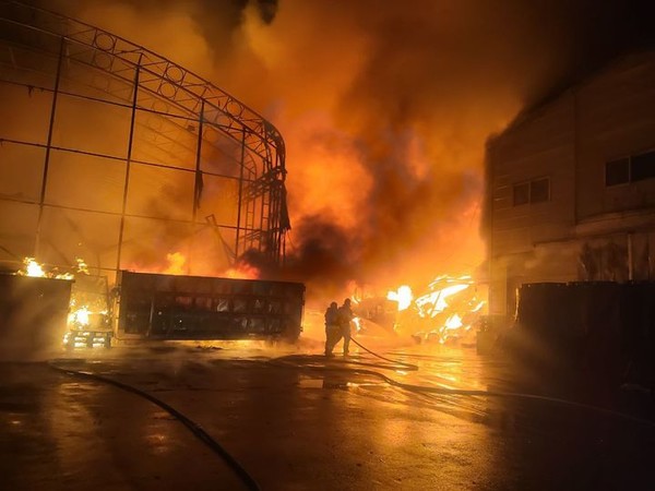 ▲ 화성 양감면의 한 화장품 제조공장에서 화재가 발생했다. 사진=경기도소방재난본부