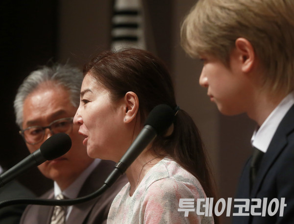 ▲ 세계복음화전도협회(이하 다락방) 피해자와 탈퇴자로 구성된 단체 ‘코람데오연대’가 10일 서울 한국프레스센터에서 열린 ‘류광수 총재 성폭력 피해자 기자회견’을 진행하고 있다. 사진=투데이코리아