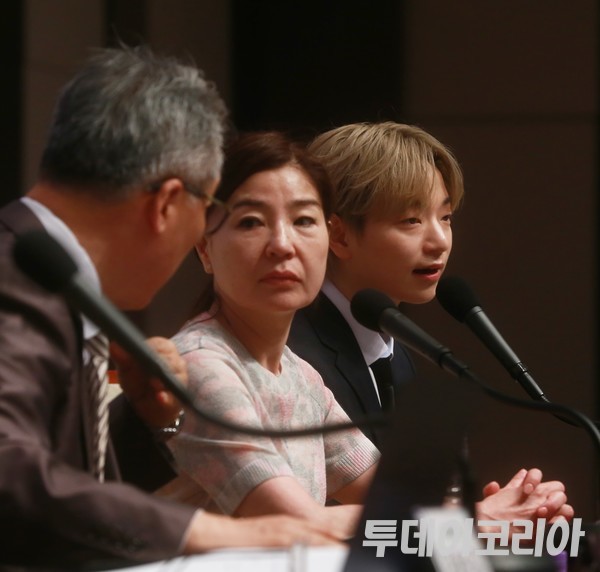 ▲ 세계복음화전도협회(이하 다락방) 피해자와 탈퇴자로 구성된 단체 ‘코람데오연대’가 10일 서울 한국프레스센터에서 열린 ‘류광수 총재 성폭력 피해자 기자회견’을 진행하고 있다. 사진=투데이코리아