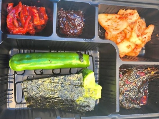 ▲ 지난 24일과 25일 충주 호암체육관에서 열린 제19회 충북장애인도민체육대회 개막식에서 제공된 도시락 모습. 사진=온라인 커뮤니티 갈무히