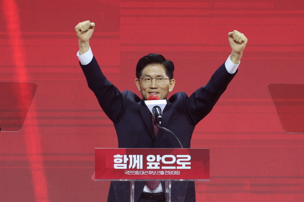 ▲ 3일 경기 고양 킨텍스에서 열린 국민의힘 대선 후보 선출 전당대회에서 대선 후보로 선출된 김문수 후보가 수락연설을 하고 있다. 사진=뉴시스