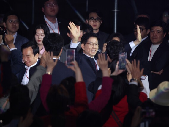 ▲ 5월 3일 경기 고양 킨텍스에서 열린 국민의힘 대선 후보 선출 전당대회에서 김문수 후보가 입장하고 있다. 사진=뉴시스