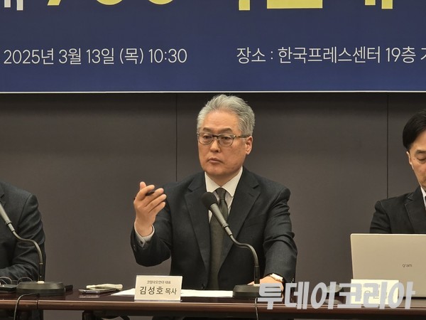 ▲ 코람데오연대 대표 김성호 목사가 기자회견에서 발언하고 있다. 사진=투데이코리아