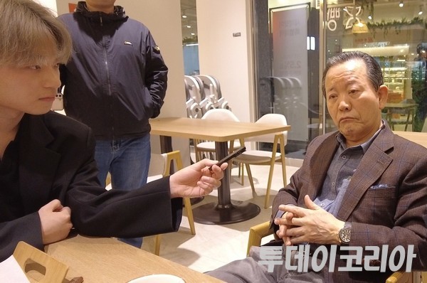 ▲ 류광수 세계복음화전도협회 총재와 본지 기자의 인터뷰 현장. 사진=투데이코리아