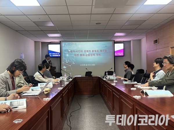 ▲ 16일 서울 여의도 국회 의원회관에서 진행된 ‘새정부 경제정책 방향에 대한 정책제언 포럼’이 진행되고 있다. 사진=투데이코리아