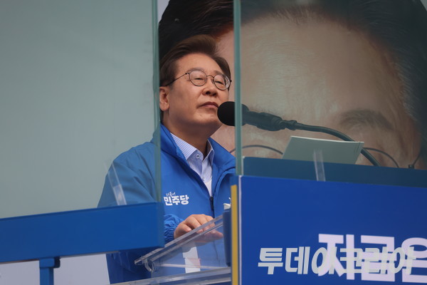 ▲ 20일 이재명 더불어민주당 대선후보가 의정부 태조이성계 동상 앞에서 진행한 집중 유세에서 발언하고 있다. 사진=진민석 기자