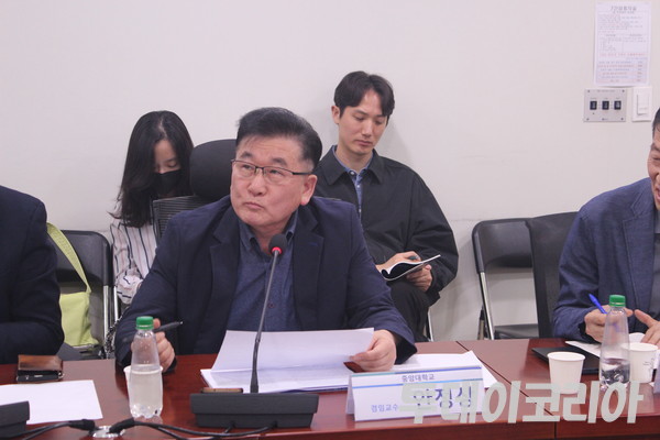 ▲ ▲ 23일 국회의원회관에서 열린 ‘대한민국 OTT 산업 10년의 조망과 2025년 OTT 시장 전망’ 토론회에서 안정상 중앙대학교 겸임교수가 발언하고 있다. 사진=이기봉 기자