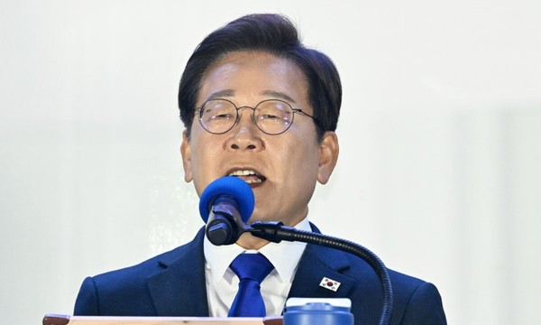 ▲ 이재명 대통령이 4일 서울 여의도 국회 앞에서 열린 국민 개표 방송 행사에서 연설하고 있다. 사진=뉴시스