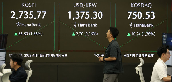 ▲ 이재명 정부가 출범한 4일 코스피가 전 거래일(2698.97)보다 38.95포인트(1.44%) 오른 2737.92, 코스닥 지수는 전 거래일(740.29)보다 8.84포인트(1.19%) 상승한 749.13에 거래를 시작했다. 사진=뉴시스