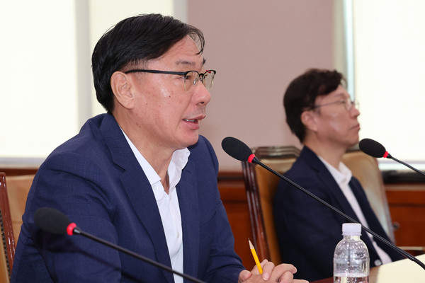 ▲ 이화영 전 경기도 평화부지사가 2일 오전 서울 여의도 국회에서 열린 법제사법위원회에서 열린 박상용 수원지검 부부장검사 탄핵소추사건 조사 청문회에 출석해 의원들의 질의에 답하고 있다. 2024.10.02. 사진=뉴시스